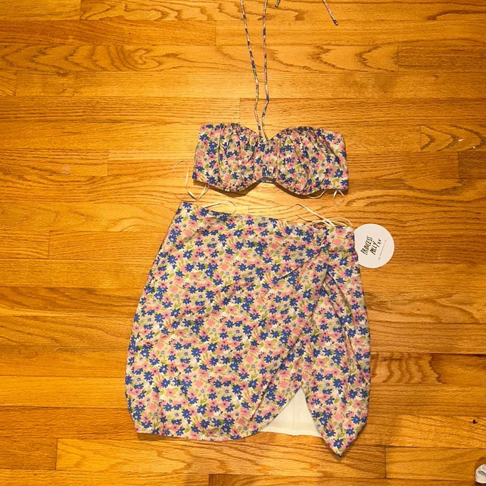 Skirt and cropped top summer set
